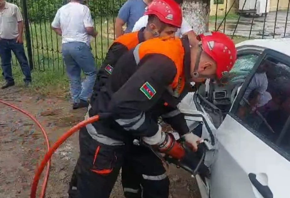 Lənkəranda yol-nəqliyyat hadisəsi baş verib, sürücü xəsarət alıb