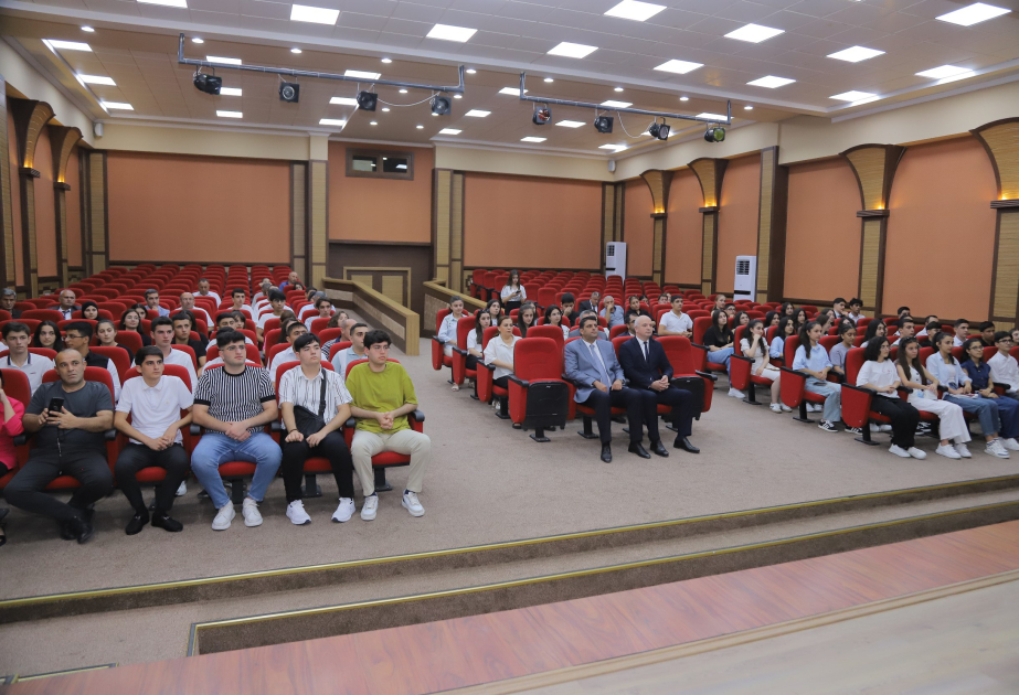 Naxçıvan Dövlət Universitetində 600-dən yuxarı bal toplayan abituriyentlərlə görüş keçirilib