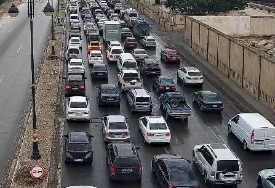 Bakının bir sıra yollarında sıxlıq müşahidə olunur