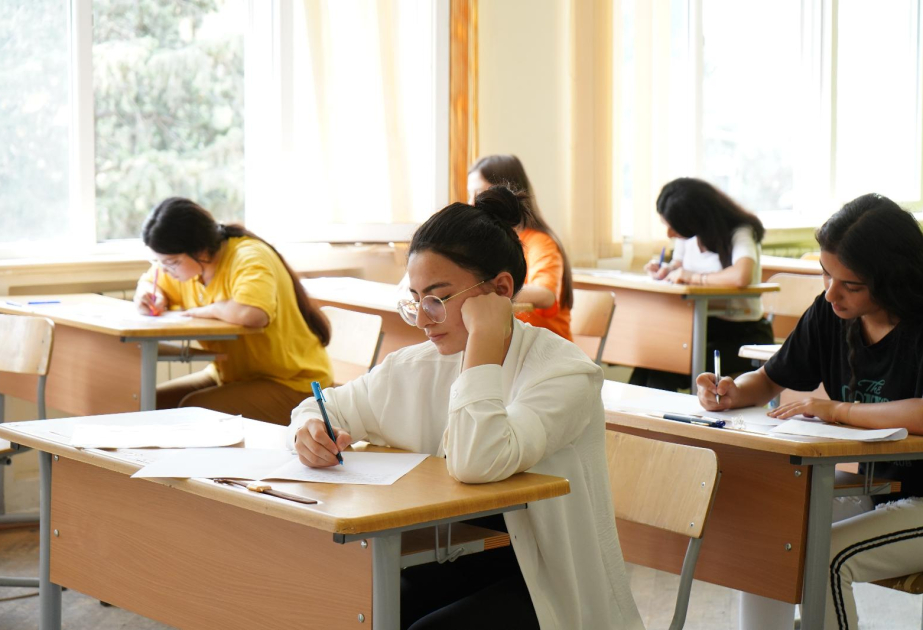 Jurnalistika ixtisasına qəbul olmaq istəyən abituriyentlərin qeydiyyatı bu gün başa çatır