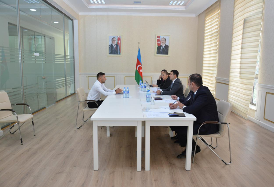 Mədəniyyət naziri Gədəbəydə vətəndaşların müraciətlərini dinləyib