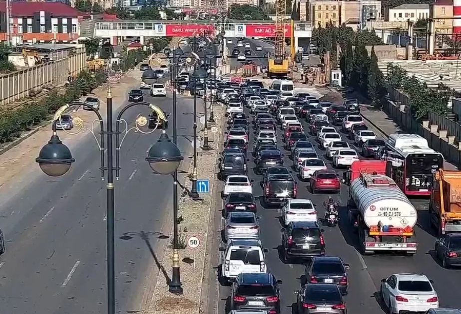 Bakının bir sıra yollarında sıxlıq müşahidə olunur