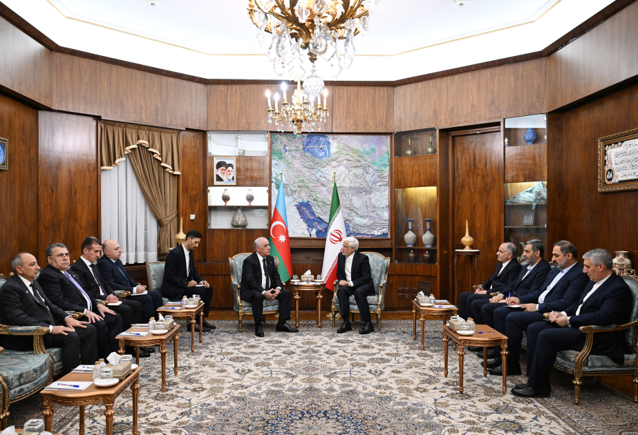 Primer Ministro de Azerbaiyán discutió con el nuevo Vicepresidente Primero de Irán la cooperación entre los países en varias esferas