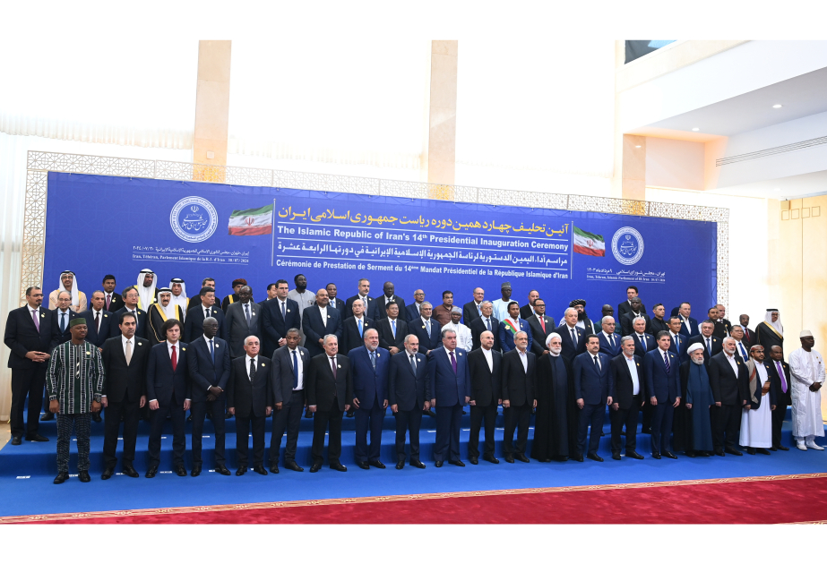 El Primer Ministro de Azerbaiyán asiste a la ceremonia de investidura del Presidente electo de Irán