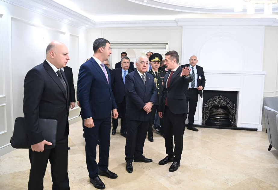 El Primer Ministro de Azerbaiyán visitó la Embajada de Azerbaiyán en Irán