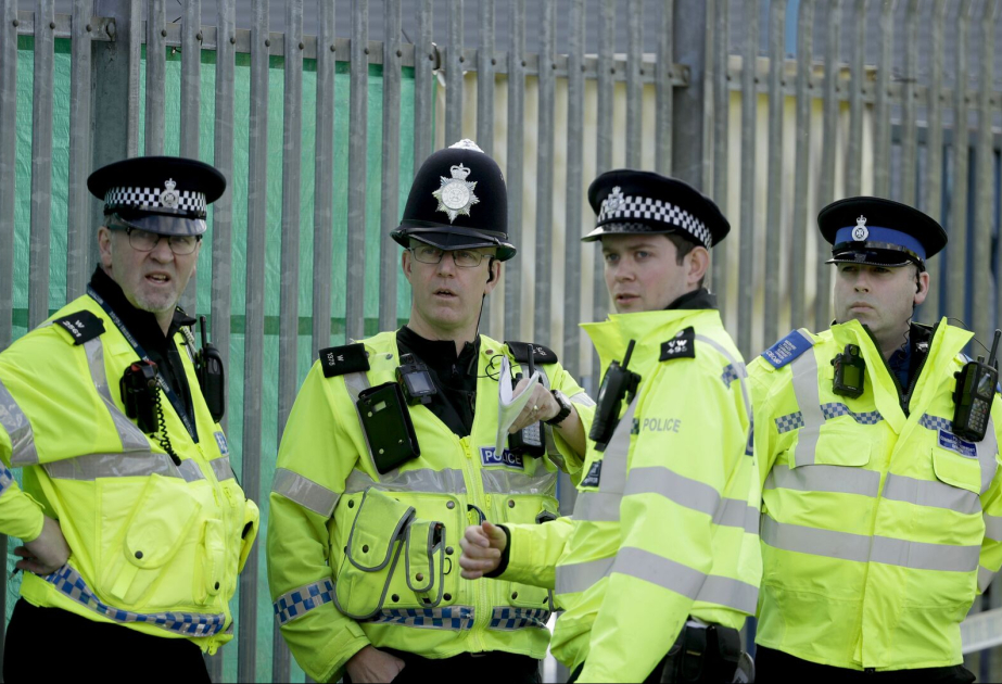Britaniyada iğtişaşlar nəticəsində 39 polis əməkdaşı yaralanıb