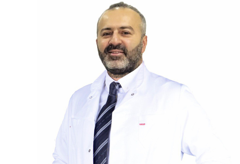 ®  Emil Yusifov: Etdiyimiz əməliyyatlar mikroskopla böyüdülsə də, əllərimiz mikronluq patologiyaları düzəldir