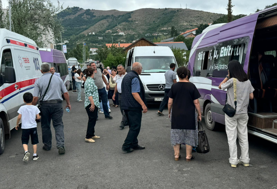 Grand retour : les 18 familles parties pour Latchine atteignent leur destination et reçoivent leurs clés
