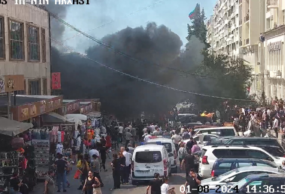 Qara Qarayev prospektində ticarət mərkəzində yanğın baş verib, yolun hər iki istiqamətində sıxlıq yaranıb