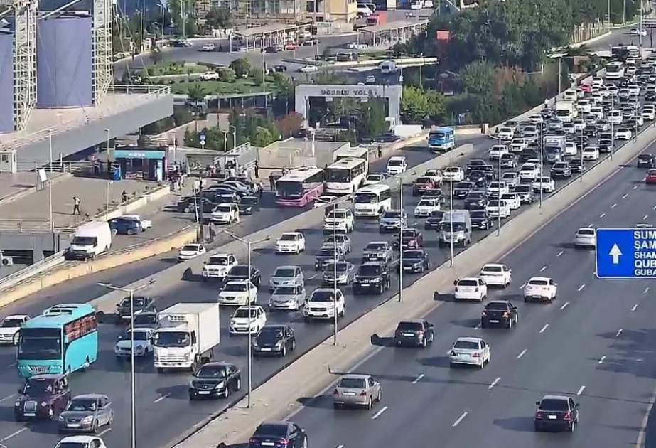 Bakının bir sıra yollarında sıxlıq müşahidə olunur