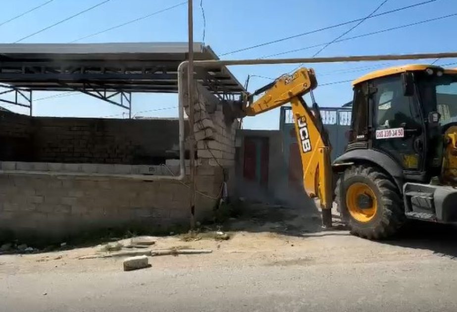 Masazırda yüksəkgərginlikli elektrik xəttinin altında aparılan qanunsuz tikinti sökülüb