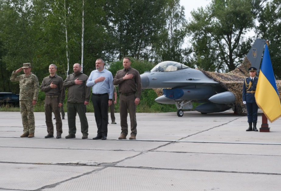 Zelenski F-16 qırıcılarının alınması mərasimində iştirak edib