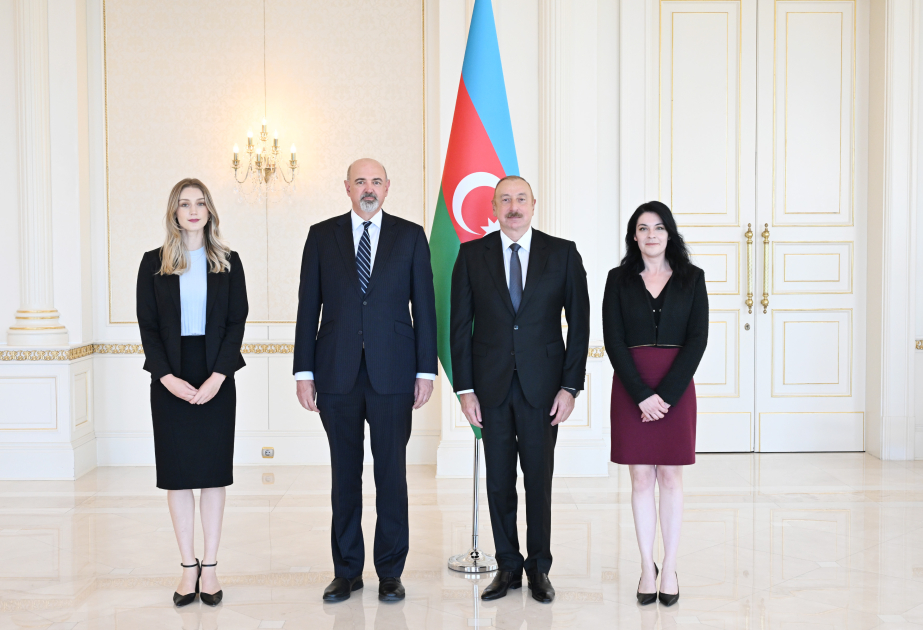 Prezident İlham Əliyev Avstraliyanın Azərbaycanda yeni təyin olunmuş səfirinin etimadnaməsini qəbul edib YENİLƏNİB VİDEO