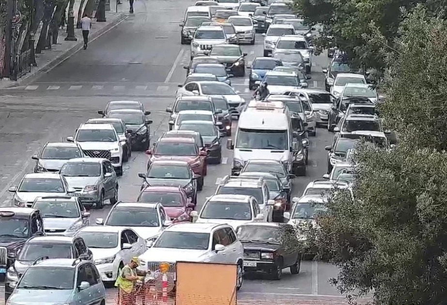 Bakının bir sıra yollarında sıxlıq müşahidə olunur