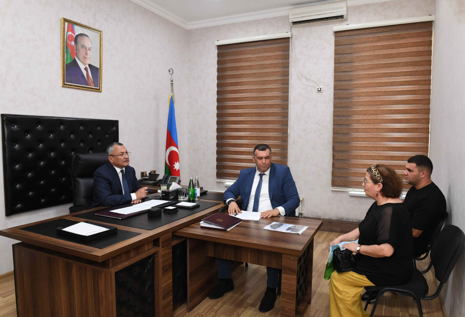 “Qaçqınkom”un sədri vətəndaşların müraciətlərini dinləyib