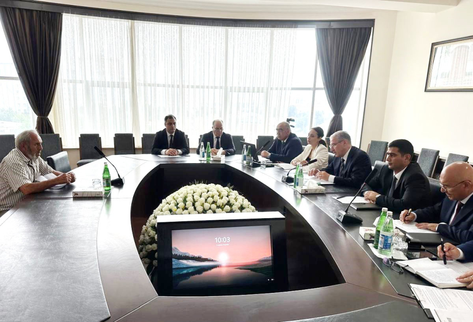 Ekologiya və təbii sərvətlər naziri Naxçıvanda vətəndaşların müraciətlərini dinləyib