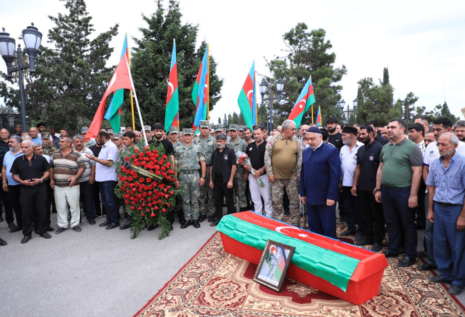 Laçında itkin düşərək həlak olan hərbçi Firdovsi Abdullayev Gəncədə torpağa tapşırılıb VİDEO