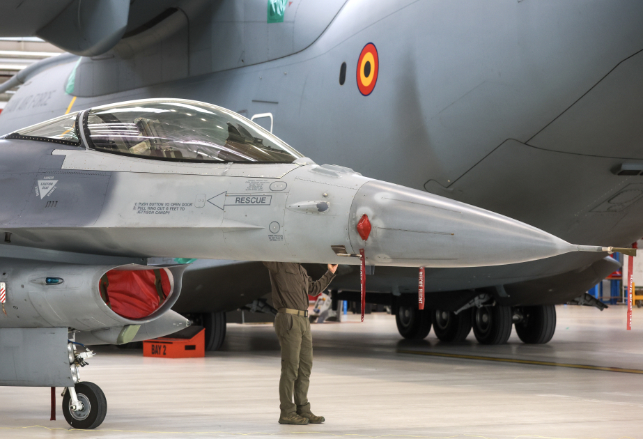 Kiyev Vaşinqtonu F-16 pilotlarının təlim proqramını genişləndirməyə çağırıb