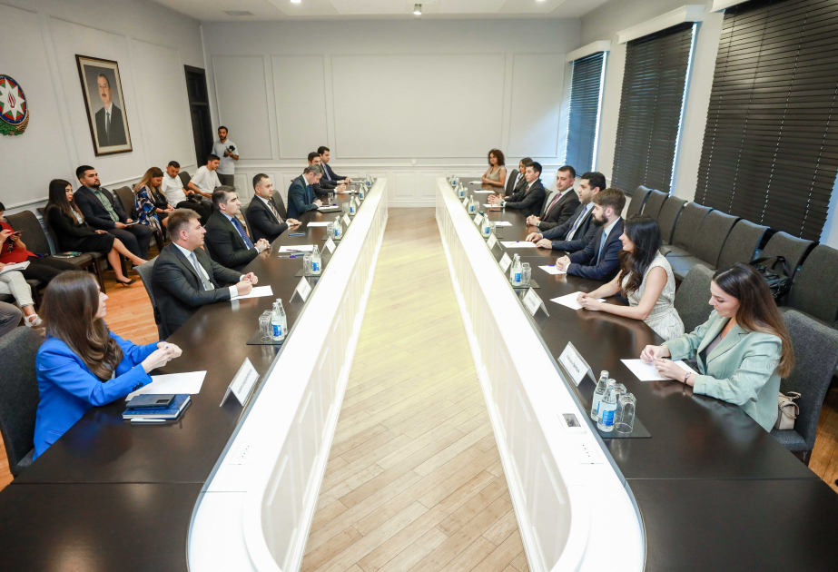 Yeni tələbə kartlarının istifadəyə verilməsi üzrə memorandum imzalanıb
