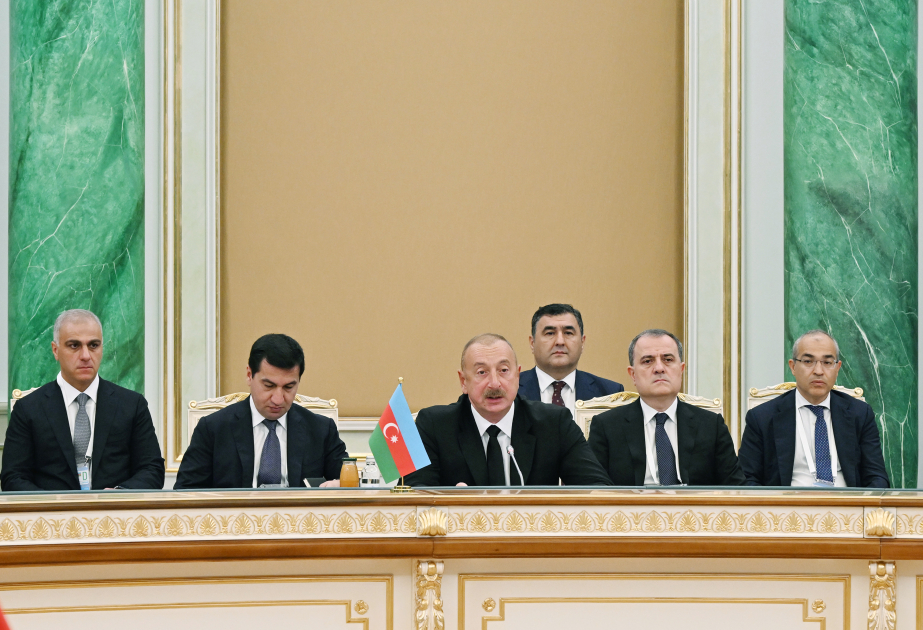 El Presidente Ilham Aliyev participa en la reunión de los Jefes de Estado de Asia Central y de Azerbaiyán en Astaná