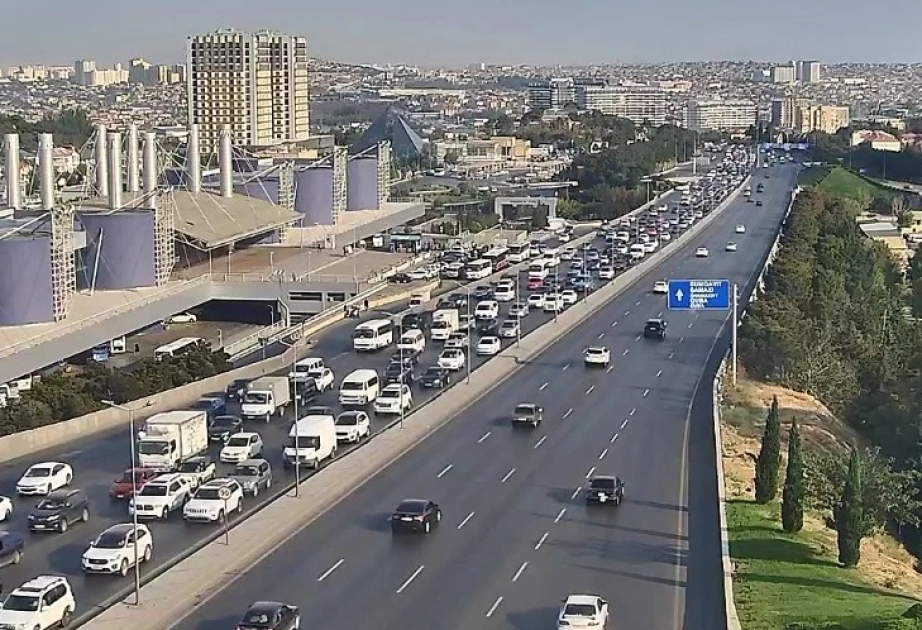 Bakının bir sıra yollarında sıxlıq müşahidə olunur