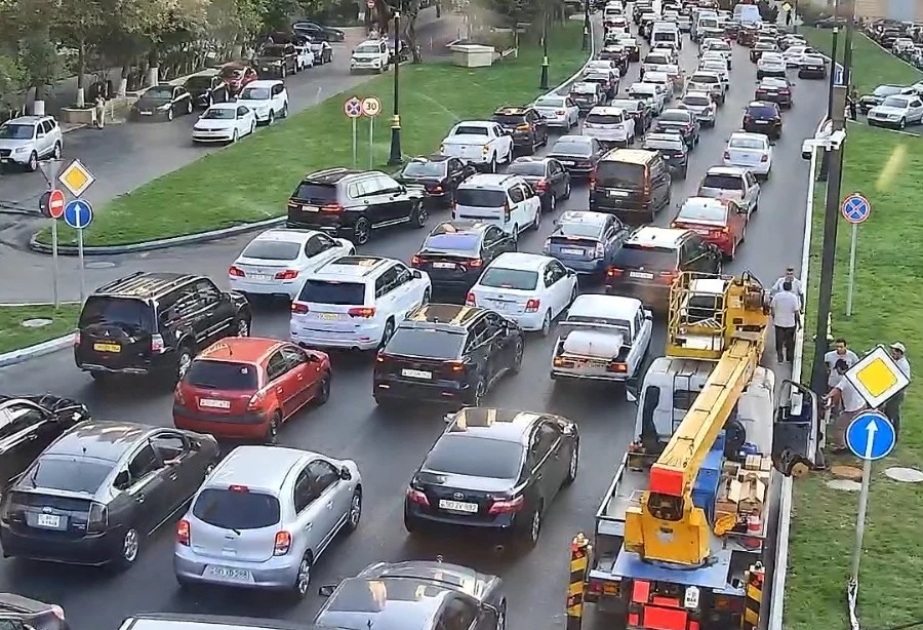 Bakının bir sıra yollarında sıxlıq müşahidə olunur