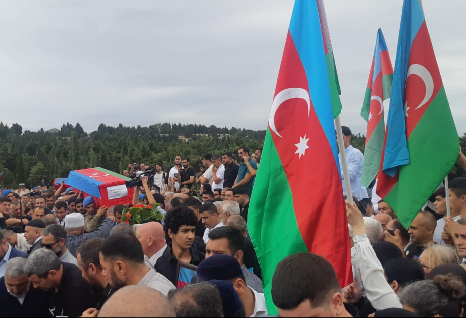 Abşeronda daha iki şəhidin nəşi torpağa tapşırılıb