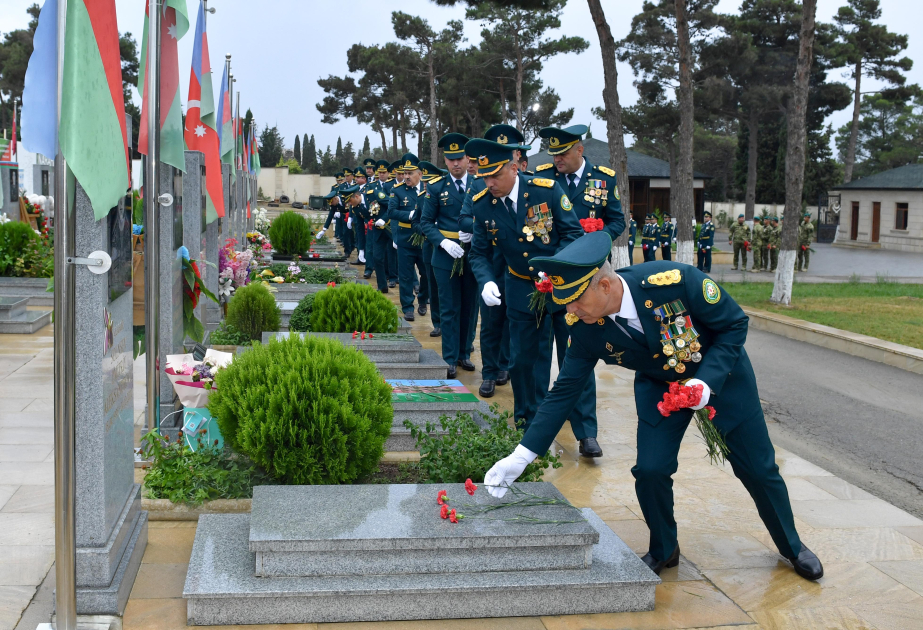DSX-nin rəhbər vəzifəli şəxsləri İkinci Fəxri xiyabanda və bölgələrdə şəhidlərin məzarlarını ziyarət ediblər