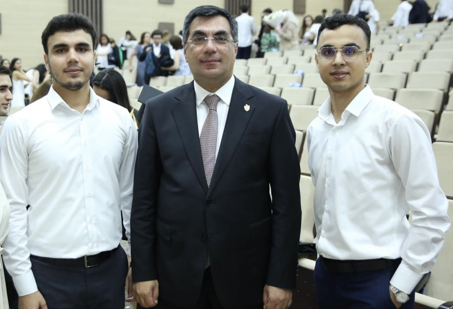 Əkizlərdən biri ABŞ, digəri Britaniya universitetinə qəbul oldu - BANM məzunlarının uğuru