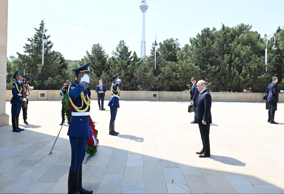 Russian President Vladimir Putin pays tribute to Azerbaijani martyrs VIDEO