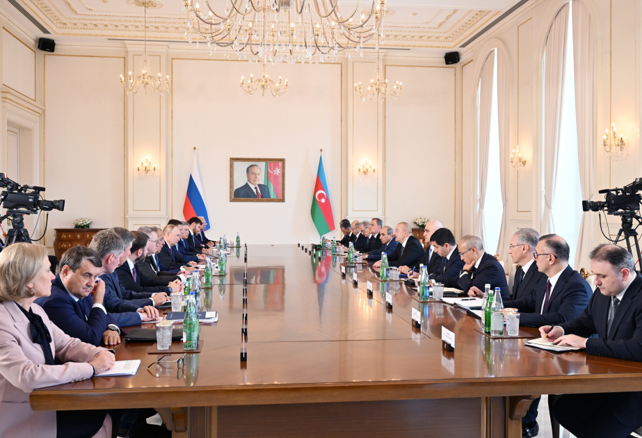 Präsident Aliyev und Präsident Putin treffen sich in erweitertem Format VIDEO