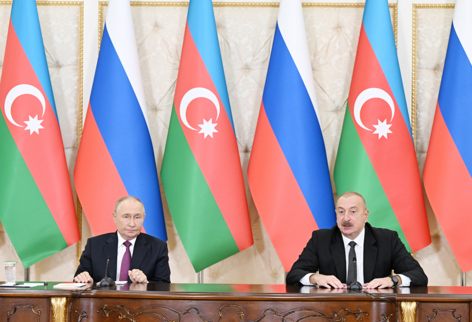 Präsident Ilham Aliyev und Präsident Wladimir Putin geben Presseerklärungen ab VIDEO