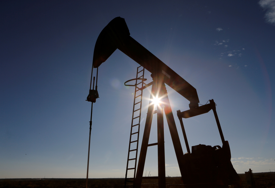 Oil prices keep falling in global markets