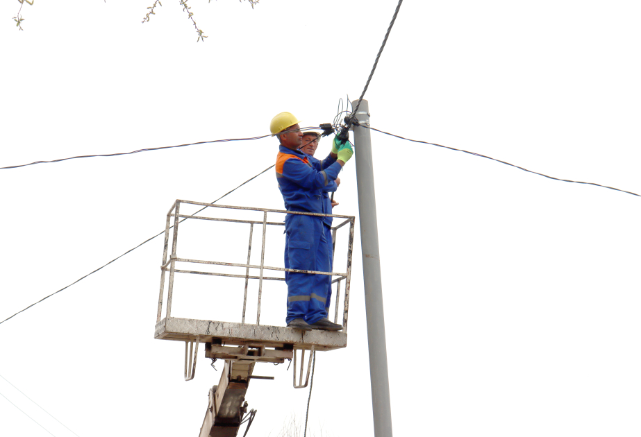 Gədəbəyin daha bir kəndində elektrik şəbəkəsi yenilənib