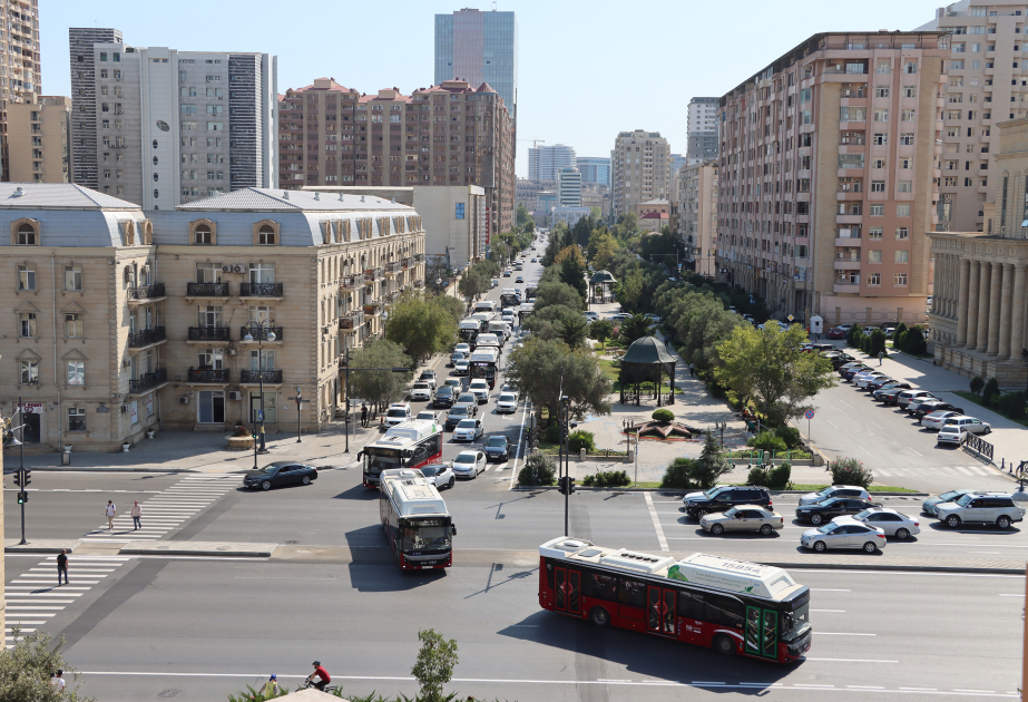 Xocalı prospektinin Yusif Səfərov küçəsilə kəsişməsində yol hərəkəti yenidən təşkil edilib