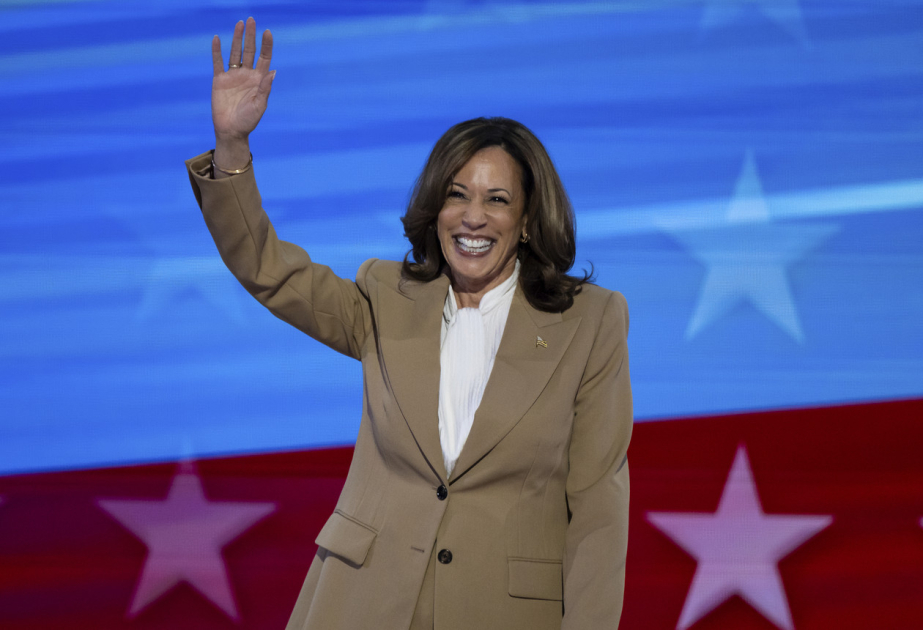 Kamala Harris prezidentliyə namizədliyini qəbul edib