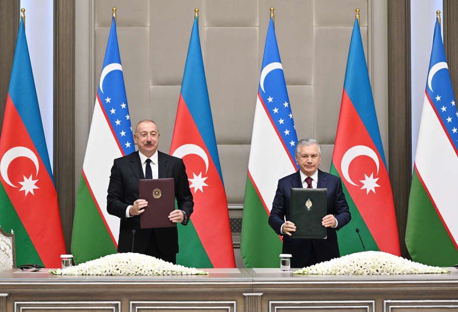 Se firmaron los documentos entre Azerbaiyán y Uzbekistán
