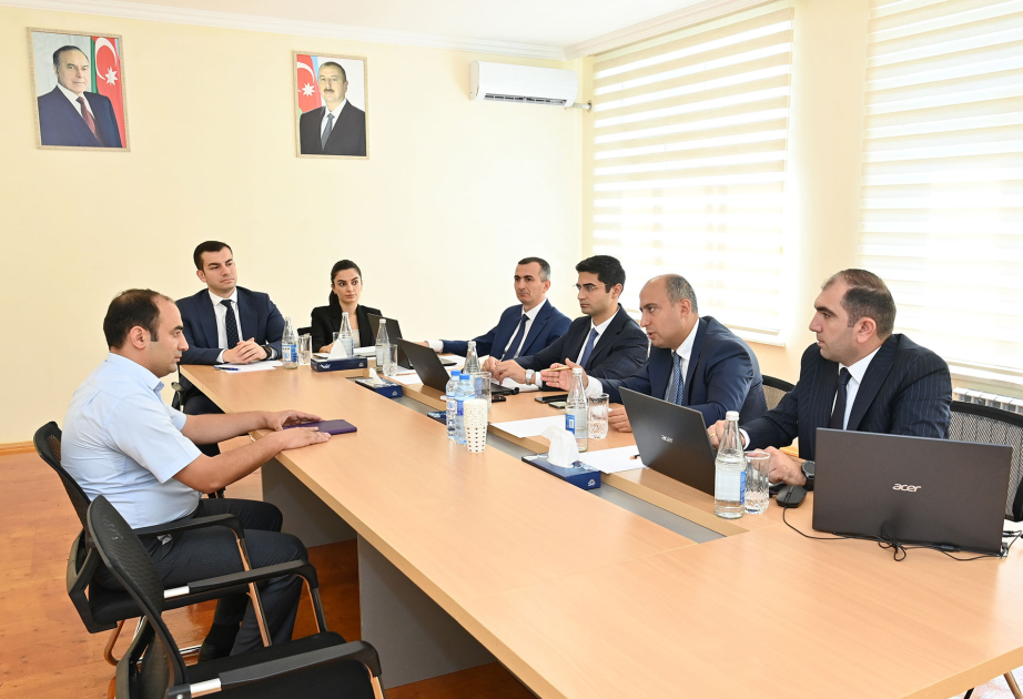 Elm və təhsil naziri Şamaxıda vətəndaşların müraciətlərini dinləyib