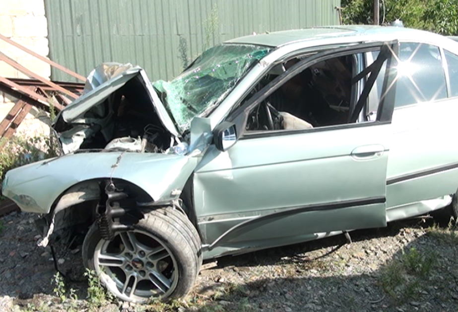 Zaqatalada “Opel” ağaca çırpılıb, ölənlər var