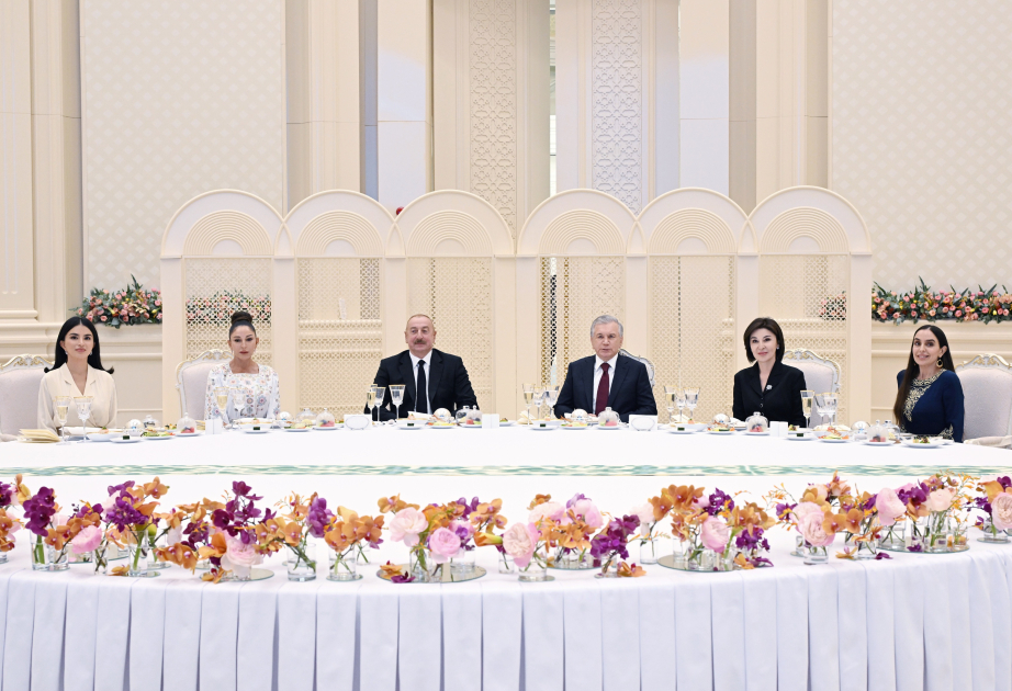 Staatsempfang zu Ehren von Präsident Ilham Aliyev und First Lady Mehriban Aliyeva in Taschkent VIDEO