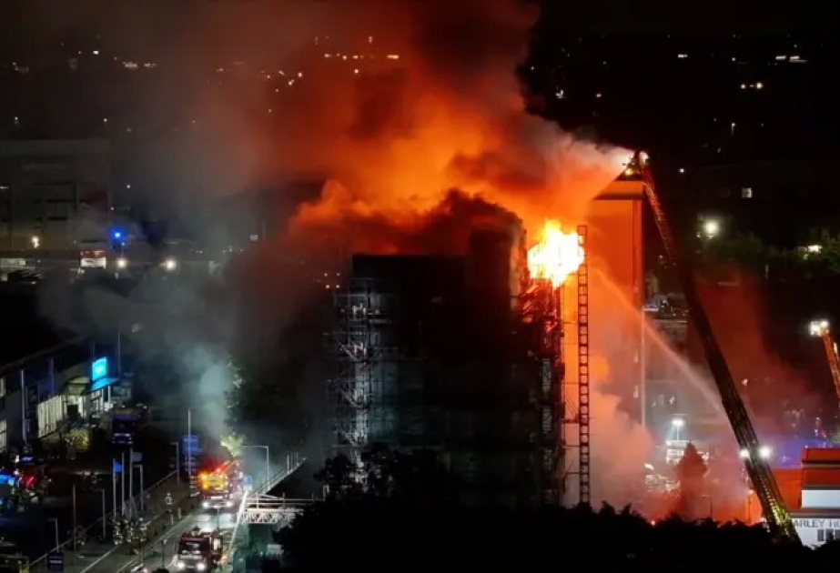 Londonda yanğın: 40 yanğınsöndürən maşın hadisə yerinə cəlb olunub
