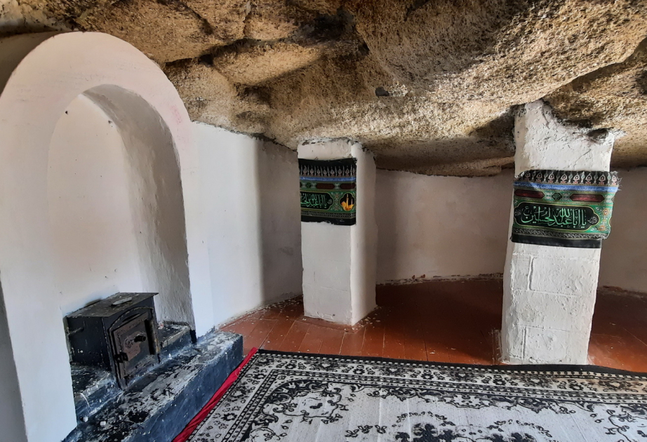 Baba Kuhinin yaşadığı Vağam mağarası