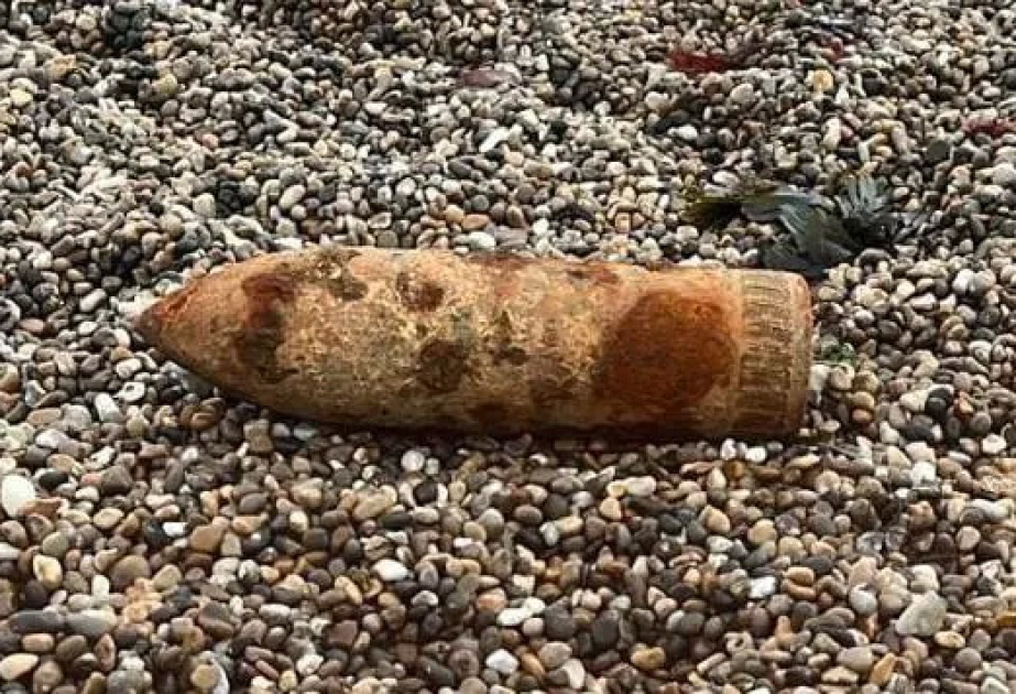 İngiltərədə çimərlikdə partlamamış bomba tapılıb