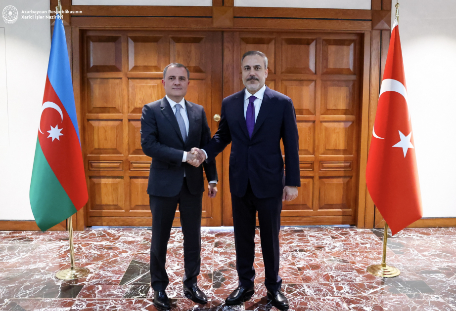 Außenminister Aserbaidschans und der Türkei treffen sich in Ankara