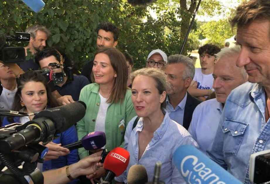 Baş nazir axtarışı: Solçular Makronun öz səlahiyyətlərini aşdığını düşünürlər
