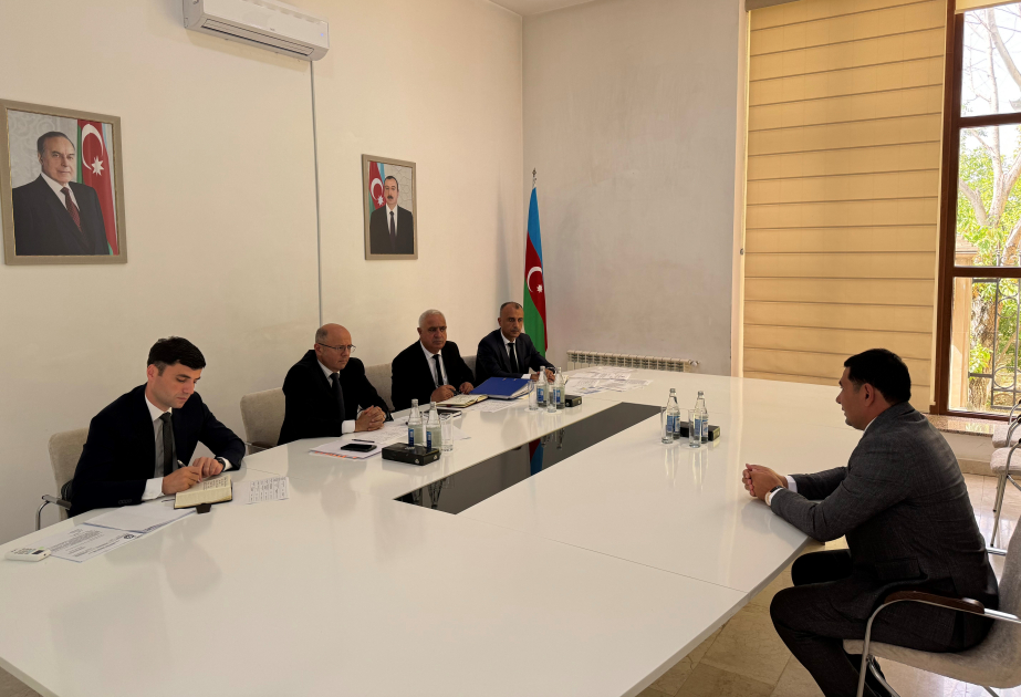 Energetika naziri Hacıqabulda vətəndaşların müraciətlərini dinləyib