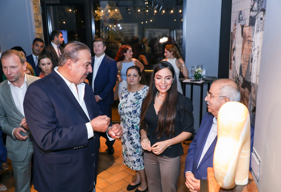 In Baku Ausstellung mit Werken bahrainischer Künstler eröffnet
