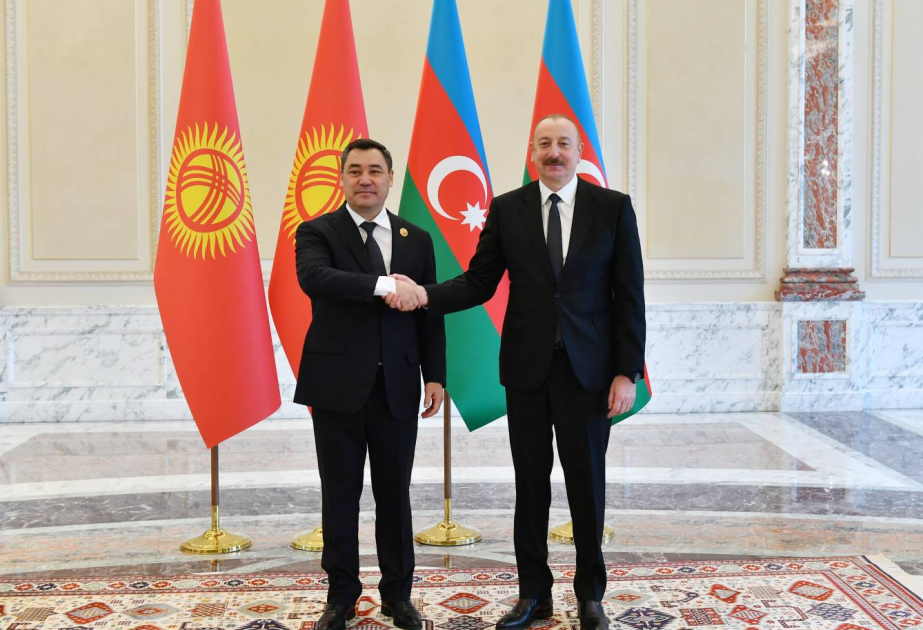 Präsident Ilham Aliyev gratuliert seinem kirgisischen Amtskollegen