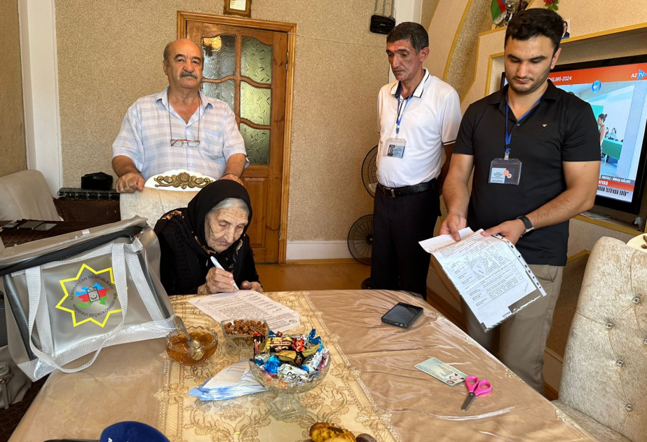 Sumqayıtın ən yaşlı sakini səs verib  FOTO