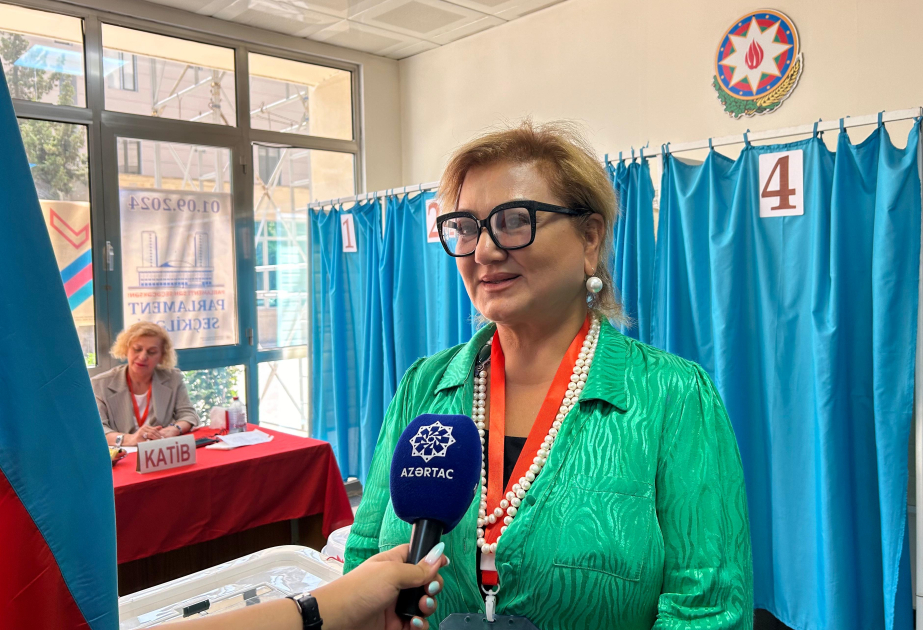 Beynəlxalq müşahidəçilər seçki məntəqələrində səsvermə prosesini sərbəst şəkildə izləyirlər